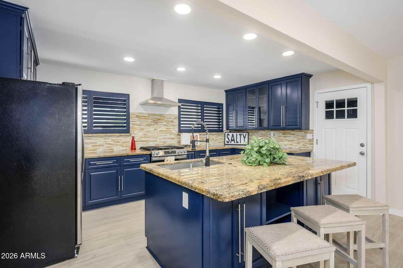 903 W Missouri Ave - Photo 5 of 35