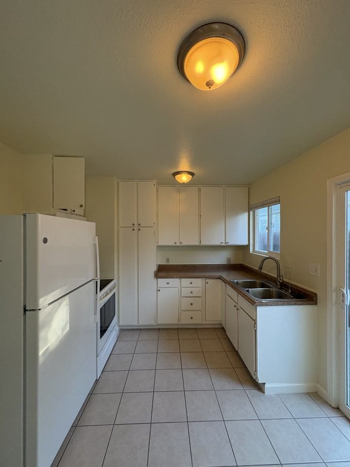 9 10th St #1 - Photo 4 of 13