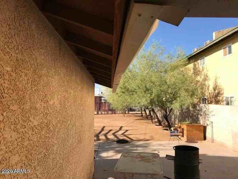 710 W 11th St - Photo 3 of 11