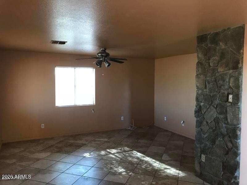 710 W 11th St - Photo 7 of 11