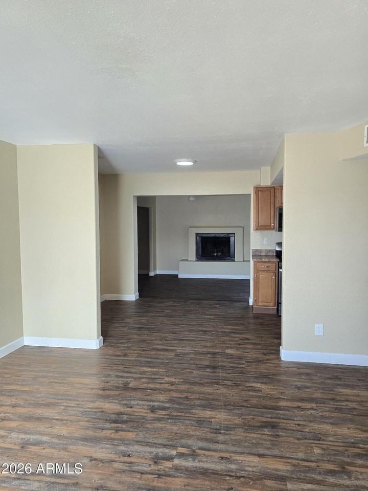 9002 W Roma Ave - Photo 3 of 29