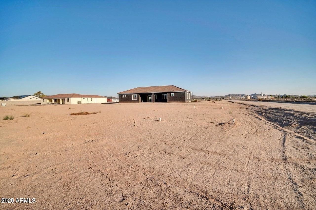 22548 W Huntington Dr - Photo 2 of 17