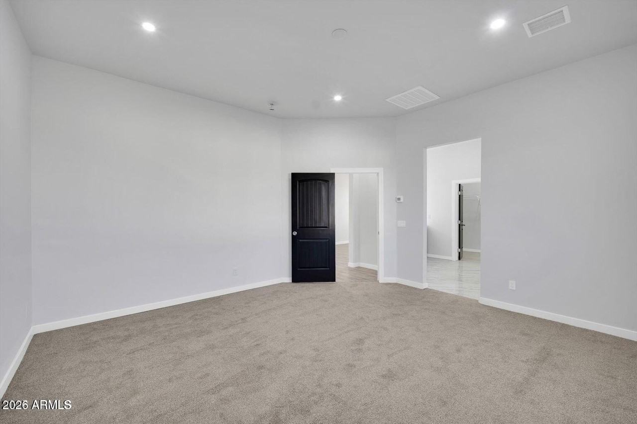 22548 W Huntington Dr - Photo 7 of 17