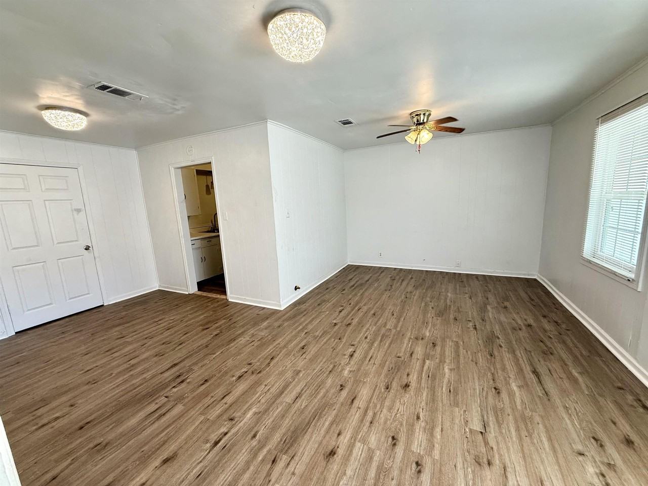 2203 N 16th St - Photo 2 of 7