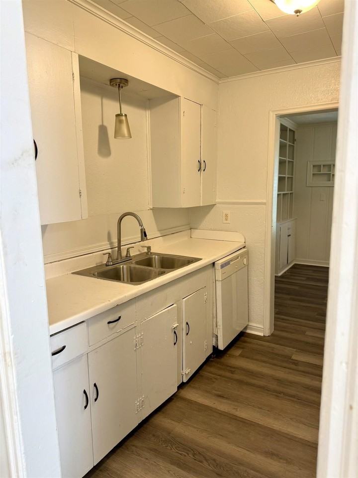 2203 N 16th St - Photo 3 of 7