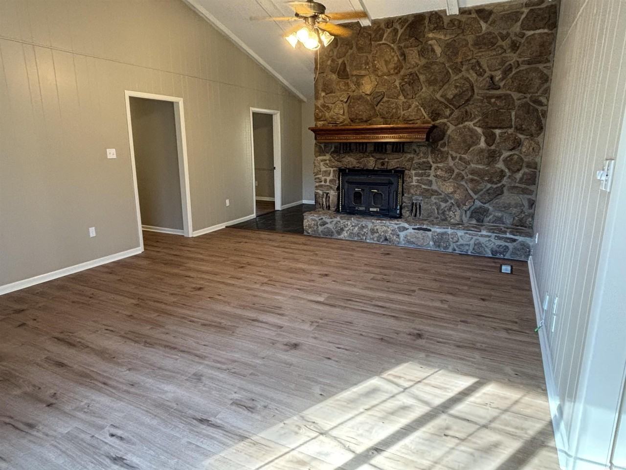 3811 Nitawood Dr - Photo 2 of 7