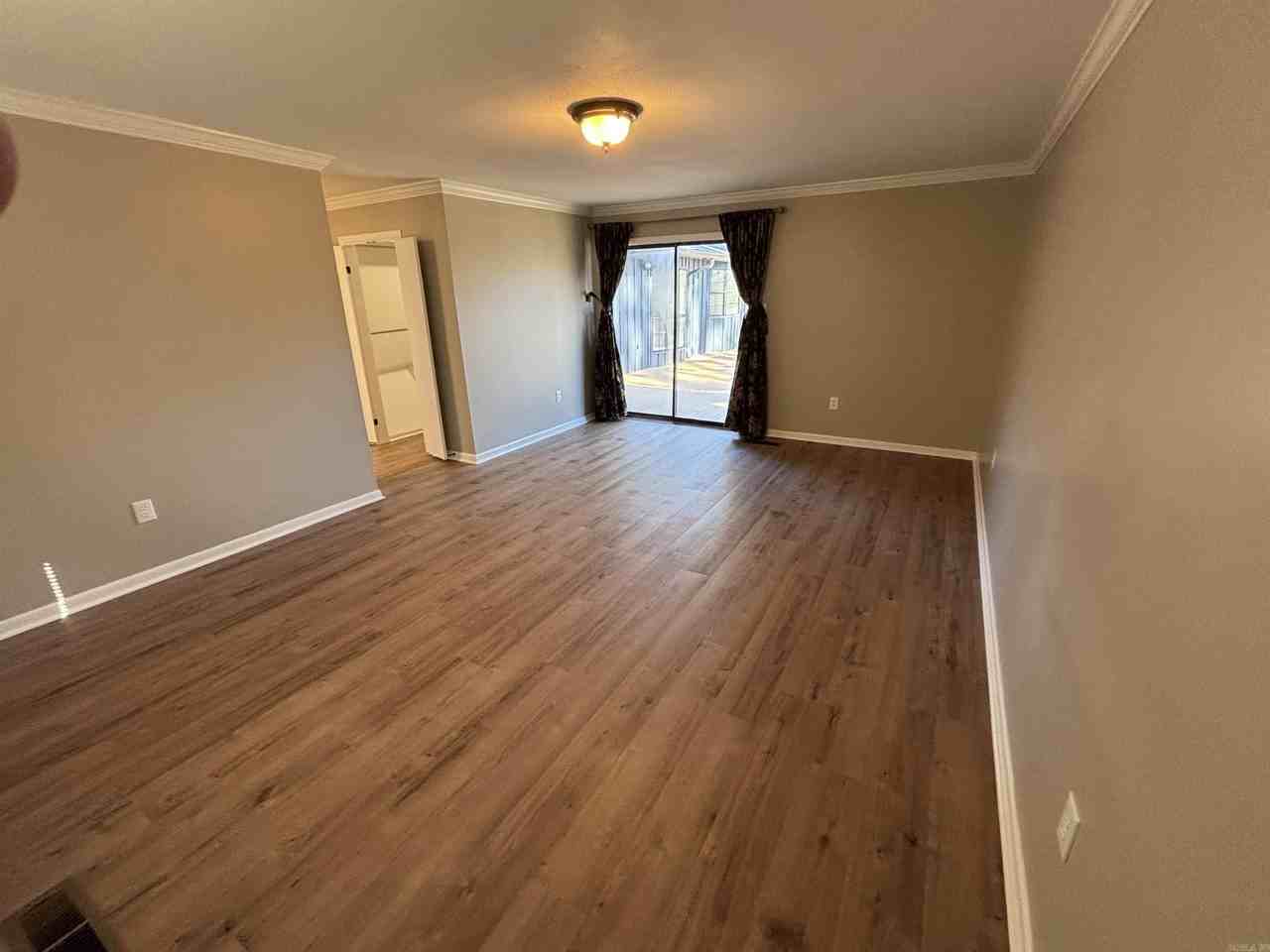 3811 Nitawood Dr - Photo 3 of 7