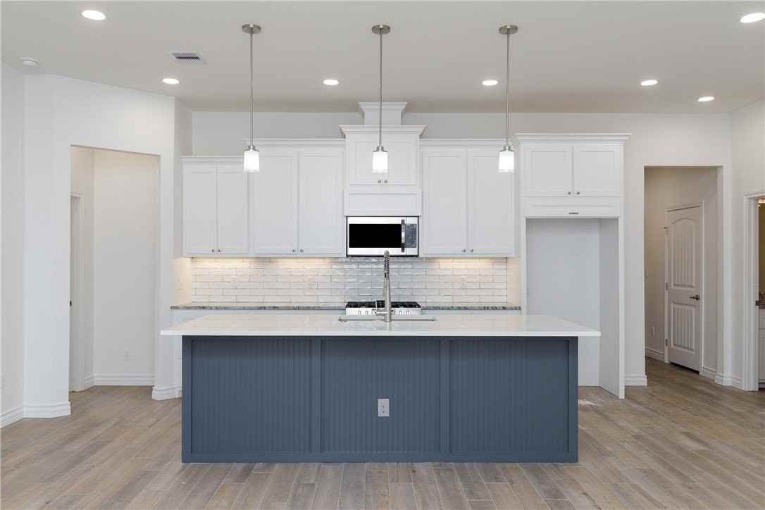 2545 Lorine Dr - Photo 2 of 36