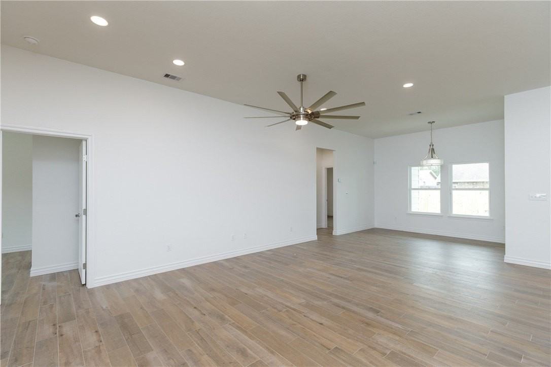 2545 Lorine Dr - Photo 4 of 36