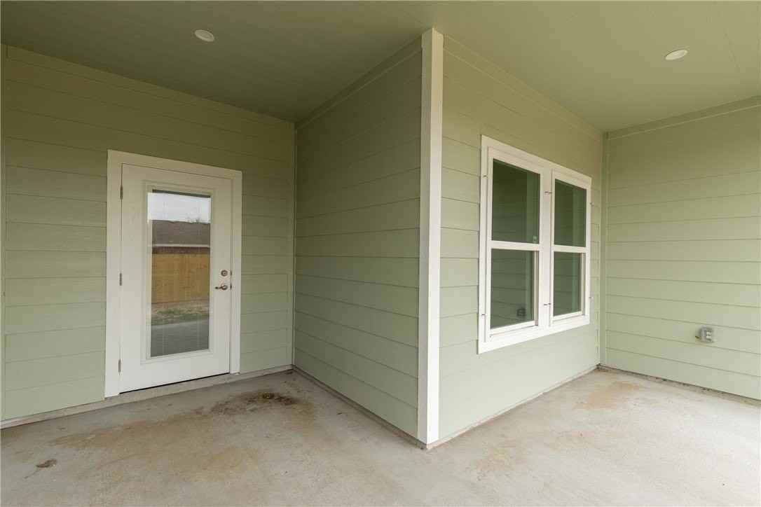 2545 Lorine Dr - Photo 6 of 36