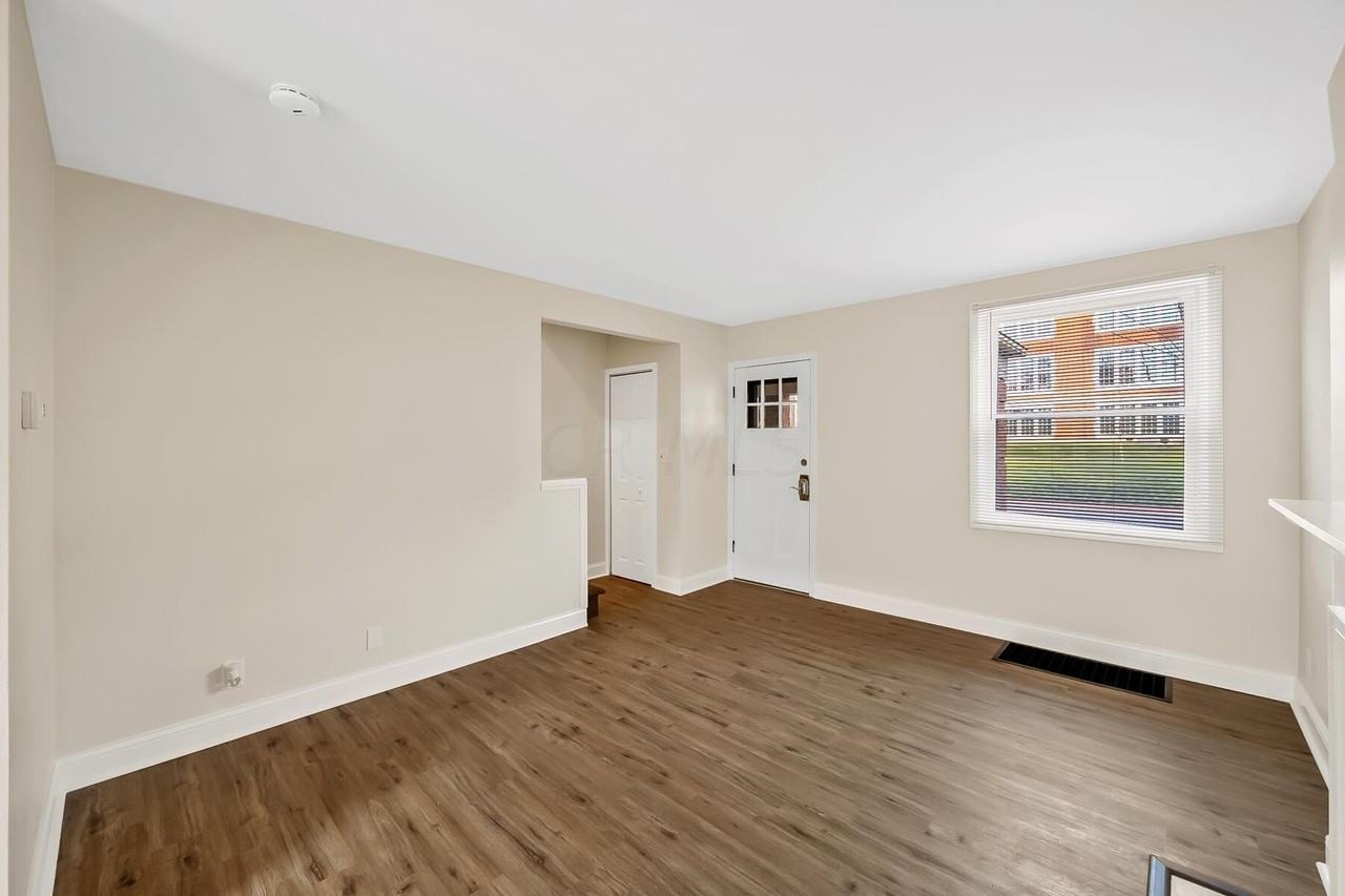 109 E Arcadia Ave - Photo 5 of 23