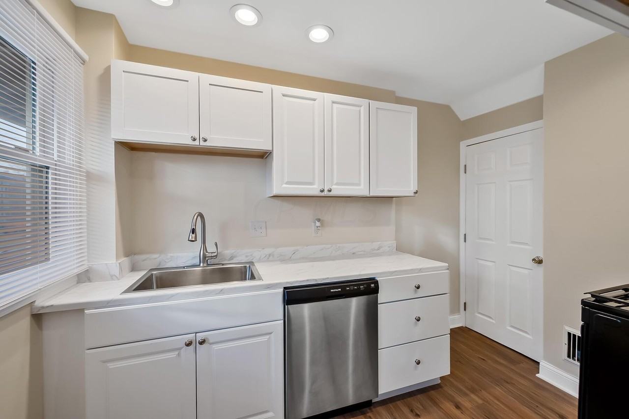 109 E Arcadia Ave - Photo 7 of 23