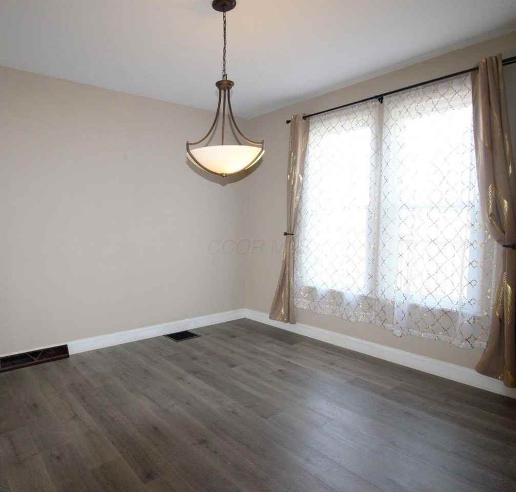 1170 Walters St - Photo 6 of 14