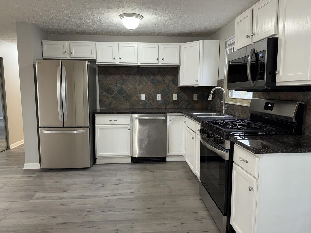 1177 Hilton Dr - Photo 6 of 27