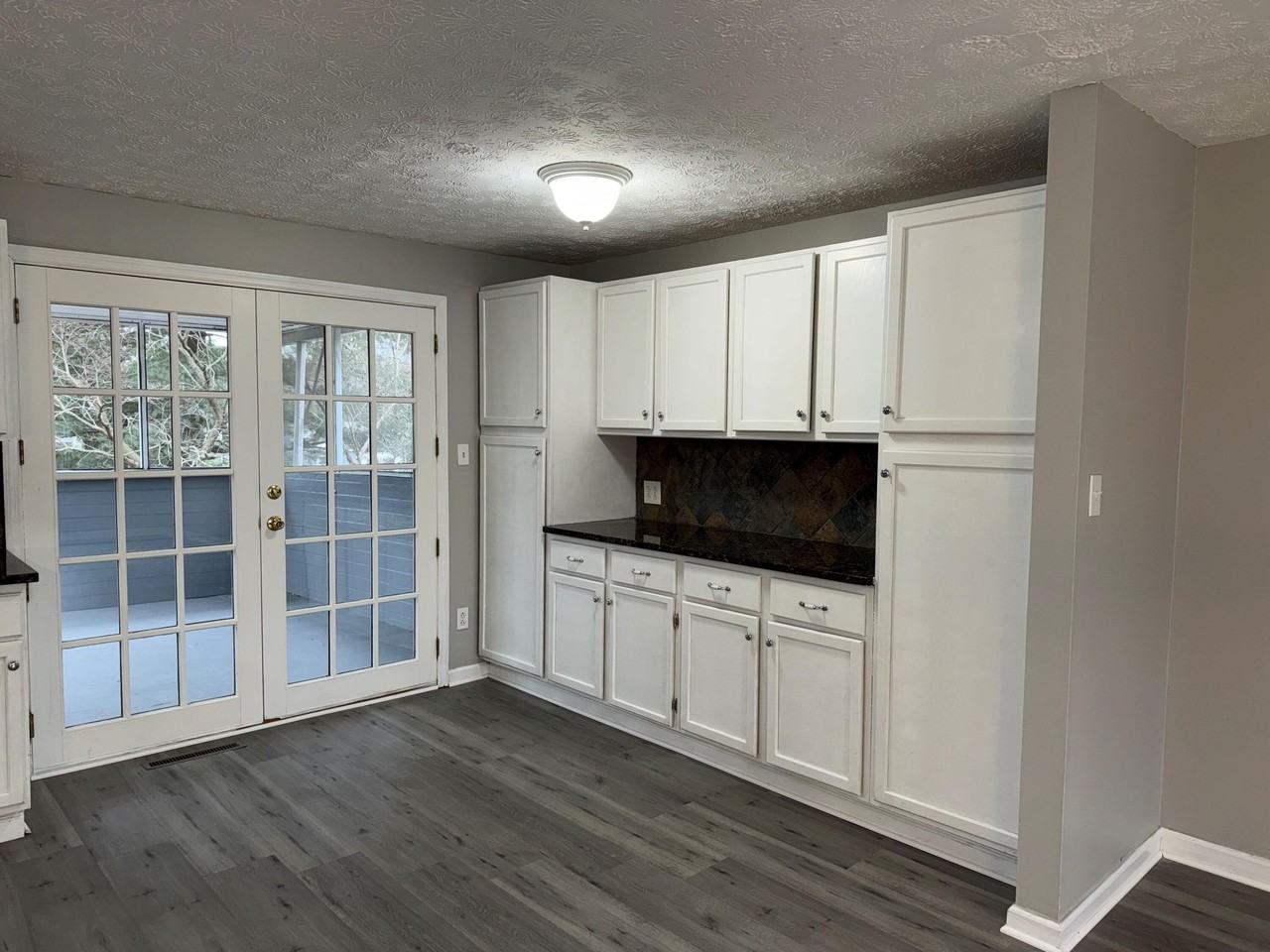 1177 Hilton Dr - Photo 7 of 27