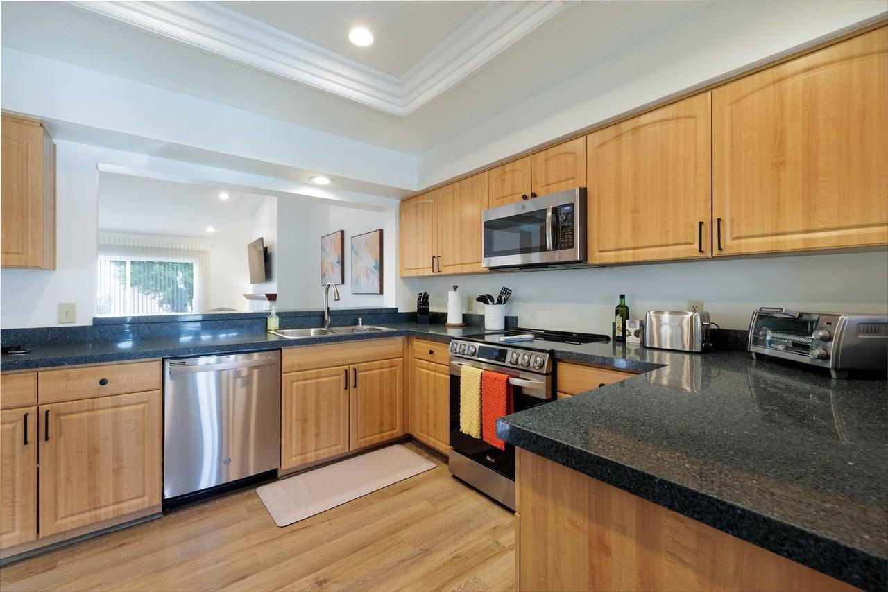 156 Falls Ct - Photo 3 of 34