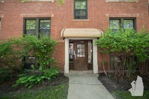 featured image of 4844 N Rockwell St