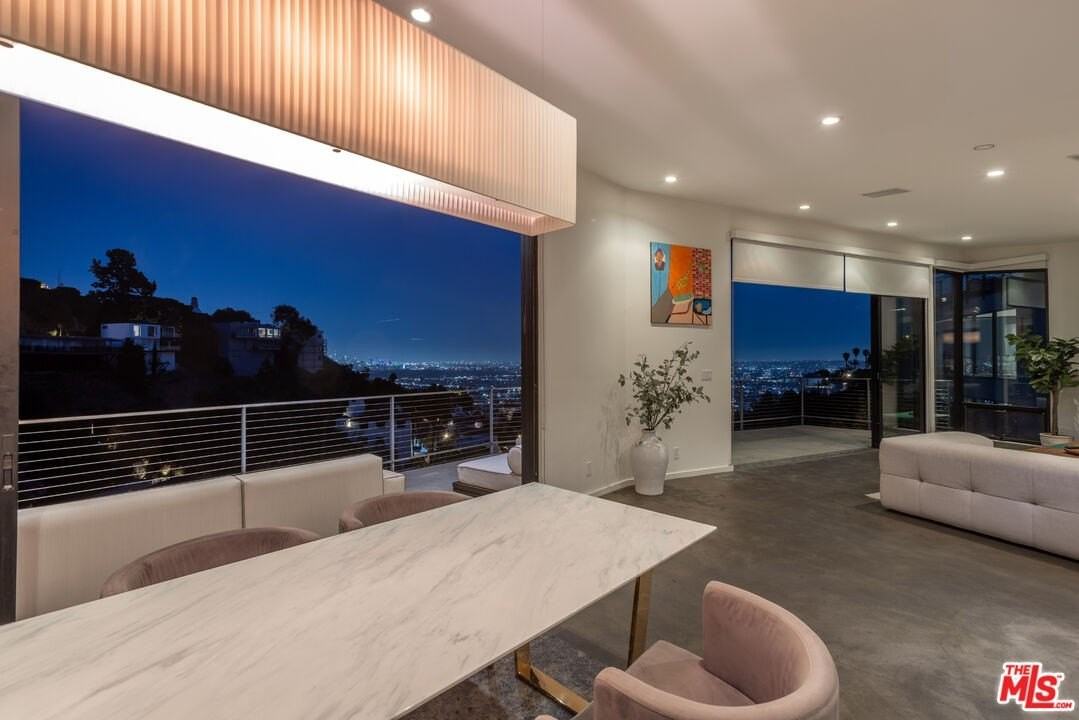 8634 Franklin Ave - Photo 5 of 28