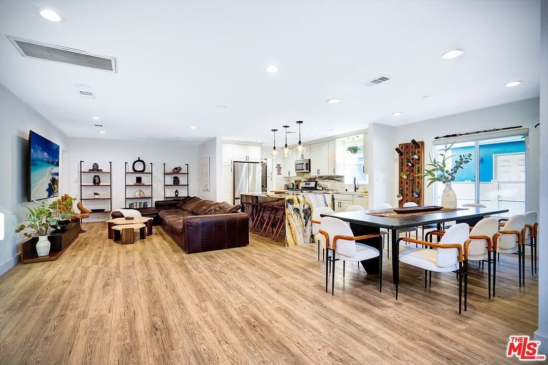 5630 Gentry Ave - Photo 6 of 42