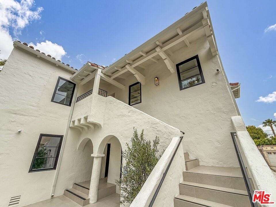 150 N Arnaz Dr Apt C #C - Photo 4 of 36