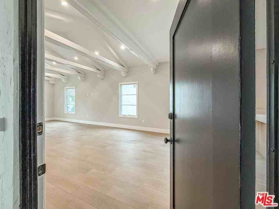 150 N Arnaz Dr Apt C #C - Photo 6 of 36