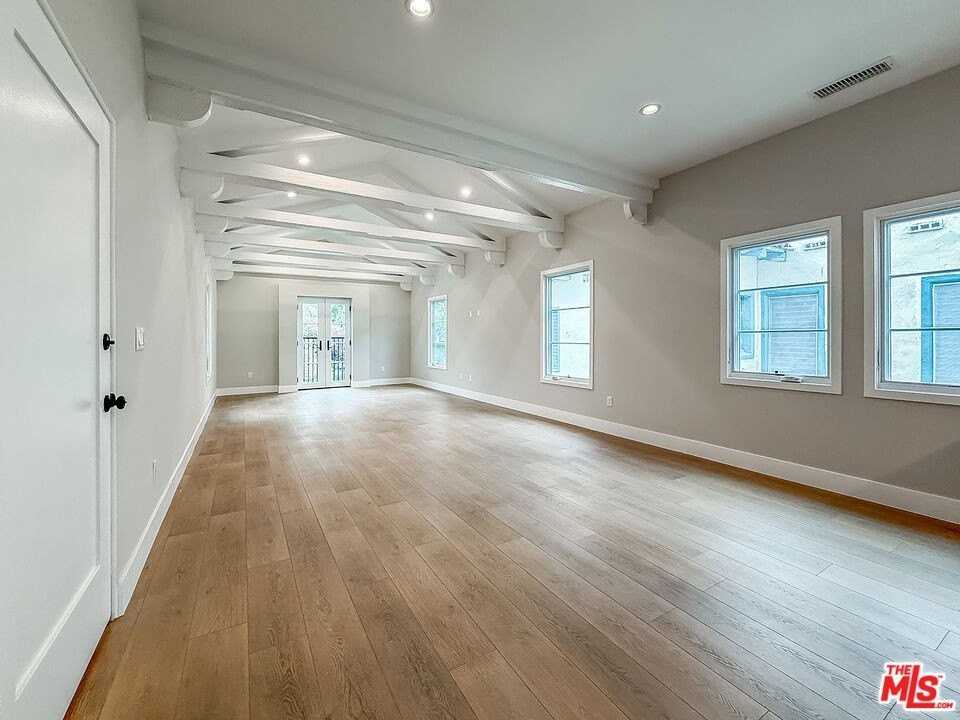 150 N Arnaz Dr Apt C #C - Photo 7 of 36