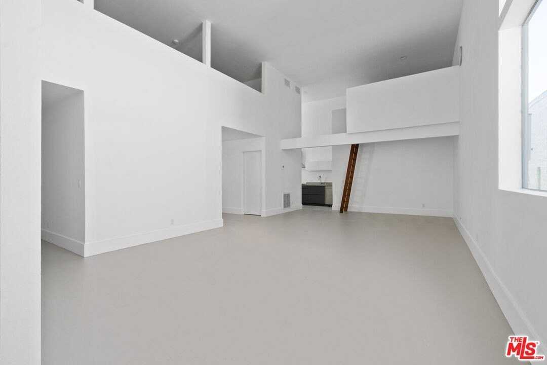 558 Rose Ave Apt 2 #2 - Photo 2 of 21