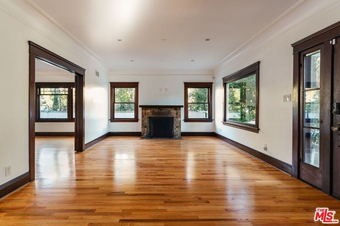 2027 Canyon Dr - Photo 3 of 43