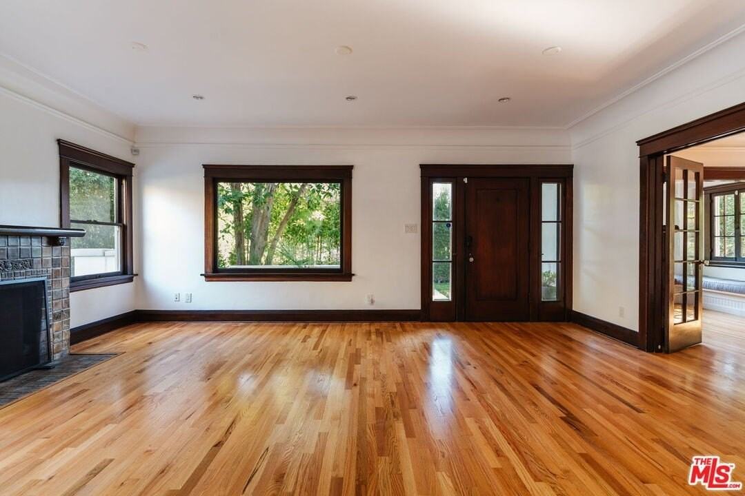 2027 Canyon Dr - Photo 4 of 43