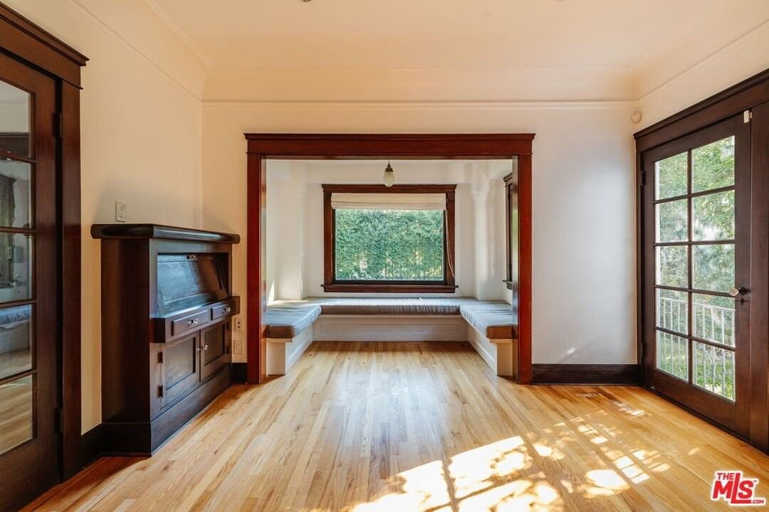 2027 Canyon Dr - Photo 7 of 43