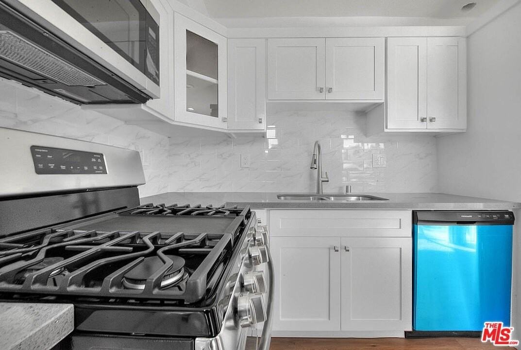 1013 N Wilton Pl - Photo 3 of 31