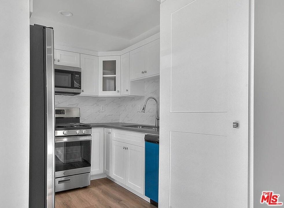 1013 N Wilton Pl - Photo 4 of 31