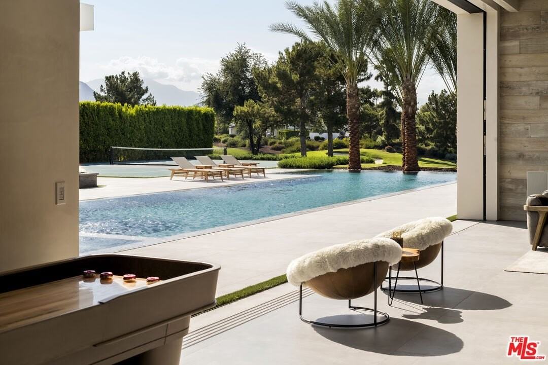 52435 Ross Ave - Photo 5 of 38