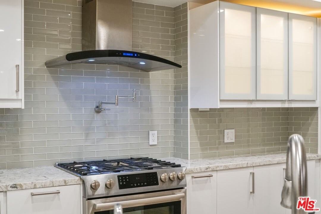 15233 Magnolia Blvd Unit 102 #102 - Photo 7 of 30