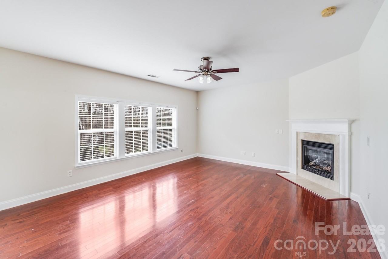 Rockford Ct - Photo 3 of 33