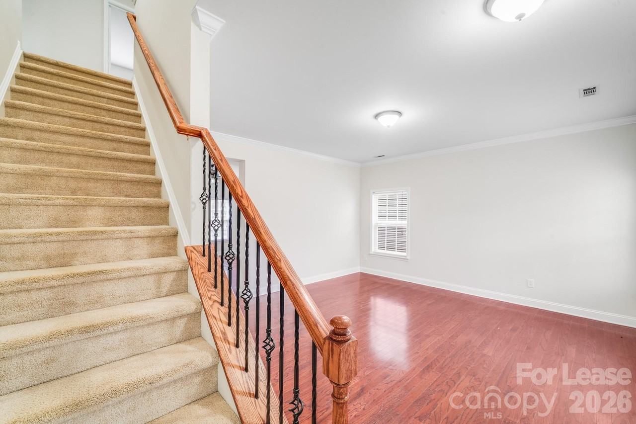 Rockford Ct - Photo 7 of 33