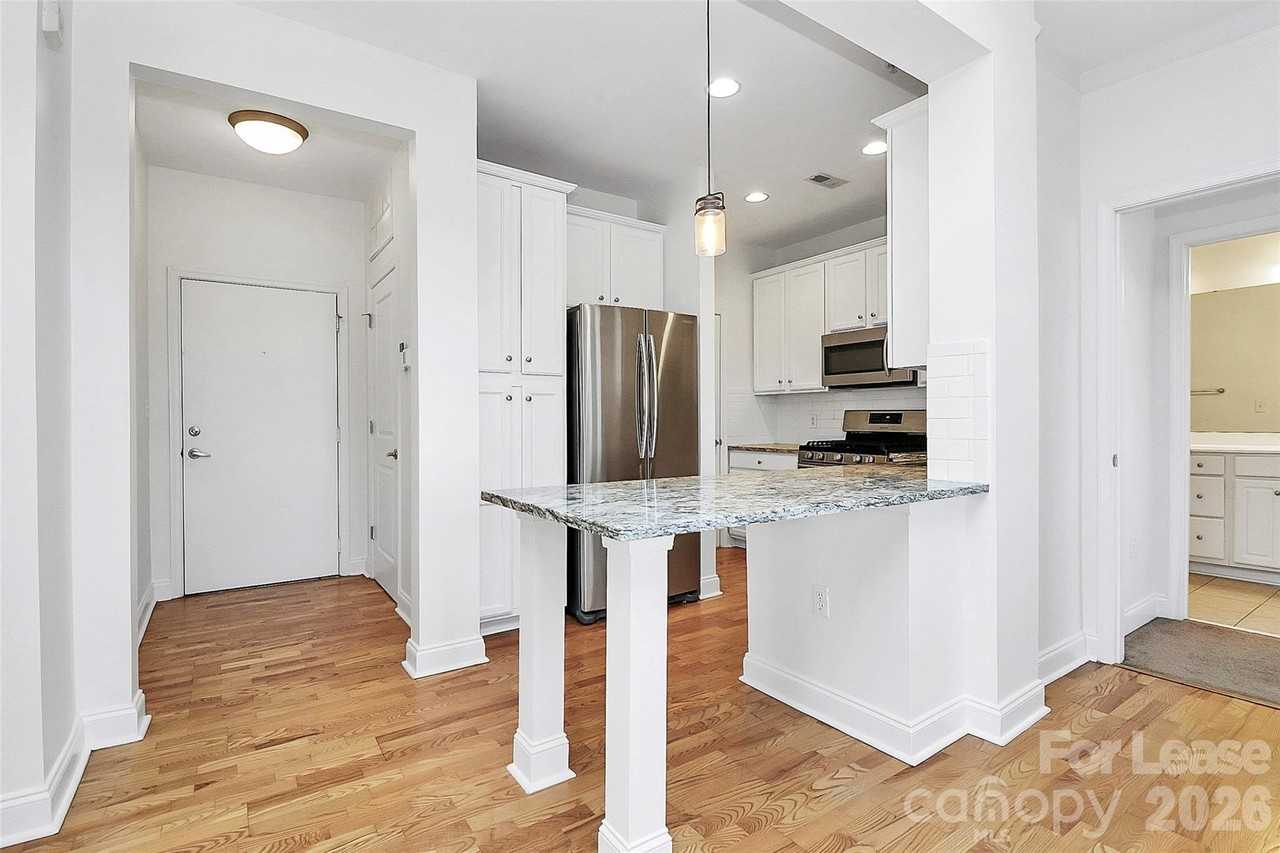 558 Oakland Ave - Photo 3 of 31