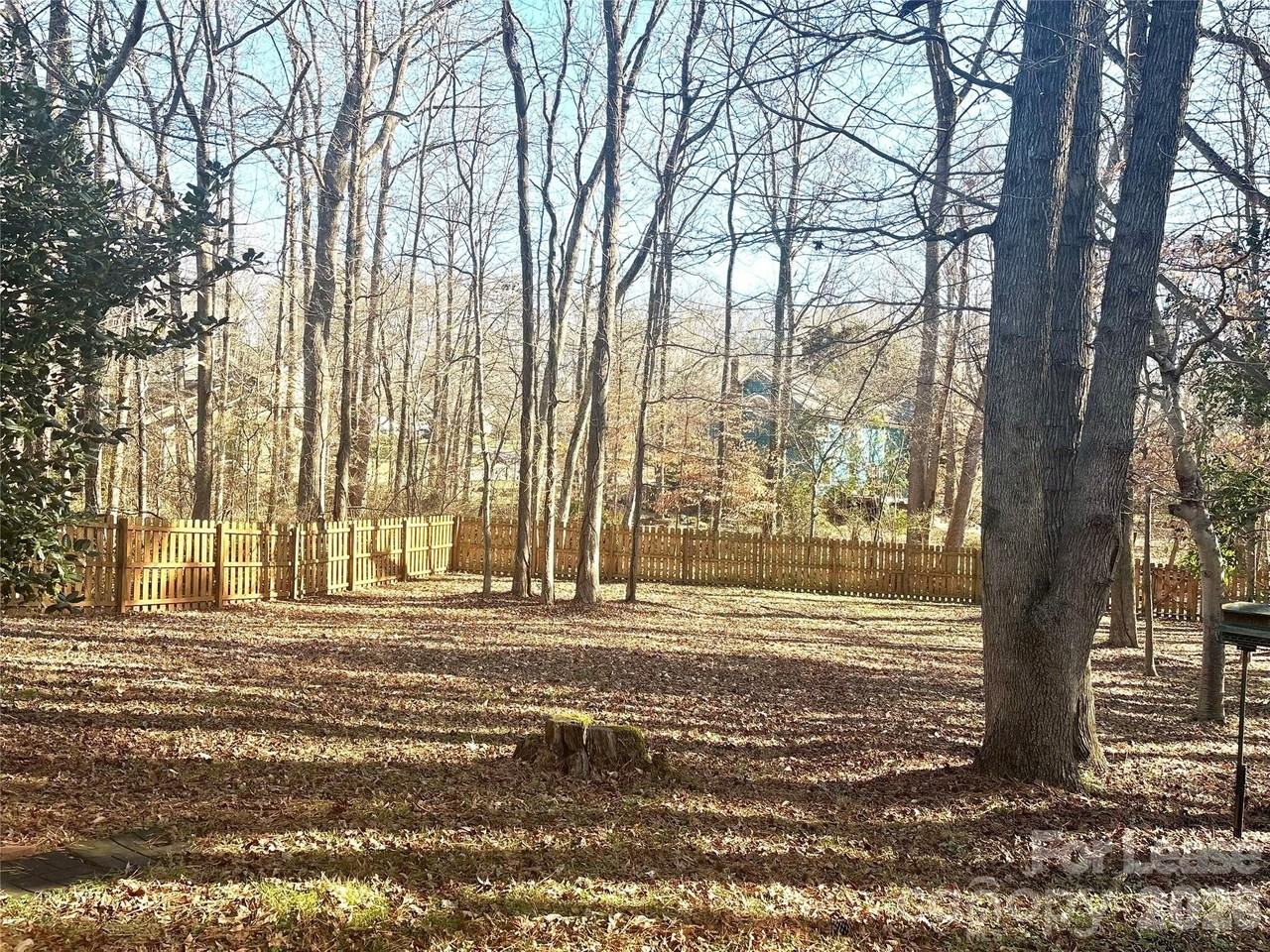 3412 Armitage Dr - Photo 3 of 21