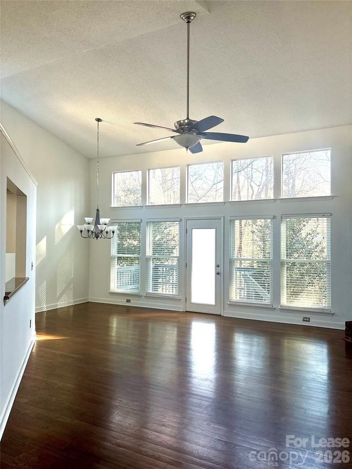 3412 Armitage Dr - Photo 6 of 21