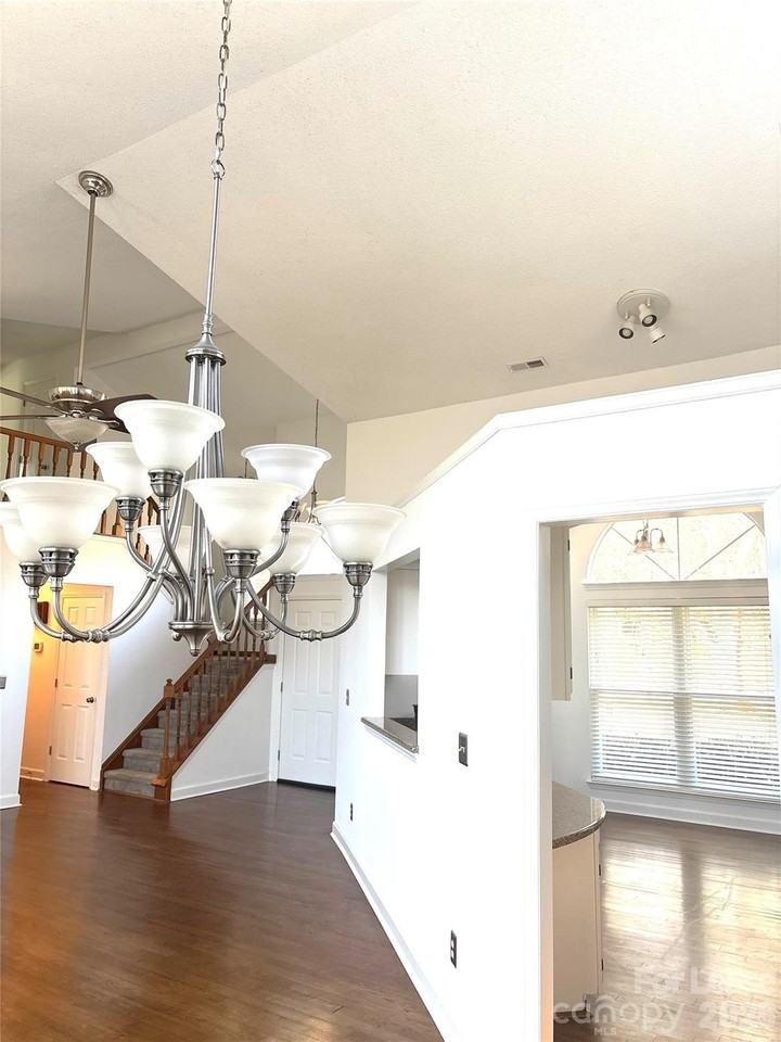 3412 Armitage Dr - Photo 7 of 21