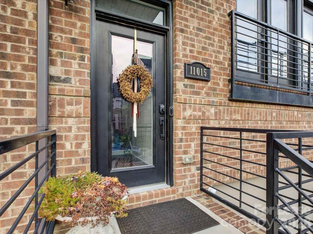 11015 Stetler St - Photo 3 of 48