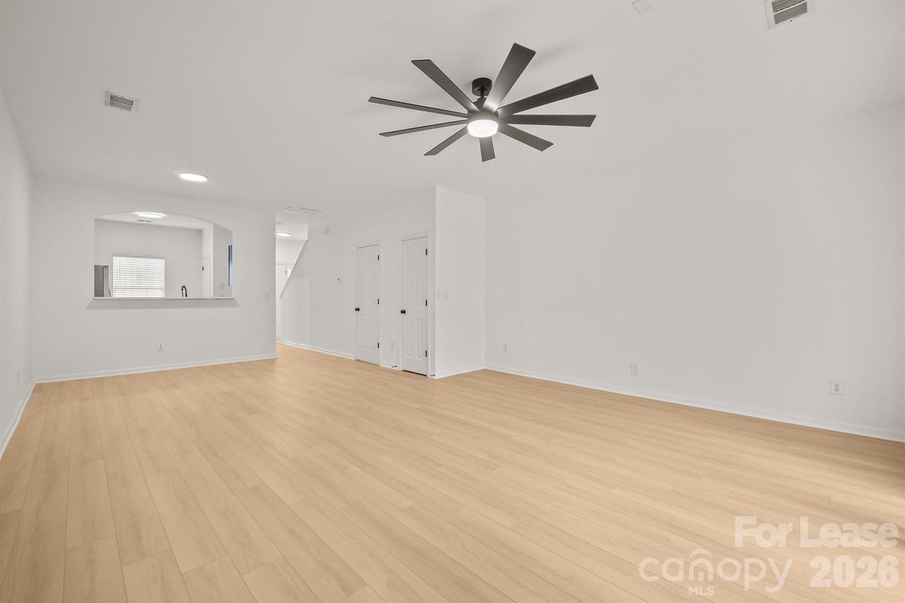 2270 Winthrop Chase Dr - Photo 2 of 28