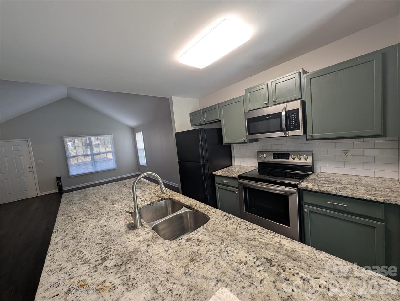 2831 Mayfair Ave - Photo 4 of 21