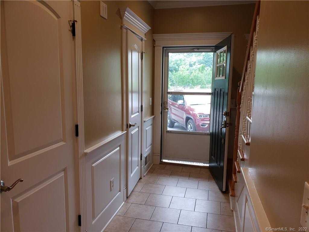 38 Smith Ave - Photo 2 of 20