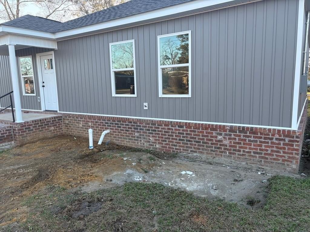 533 Lawrence St - Photo 2 of 13