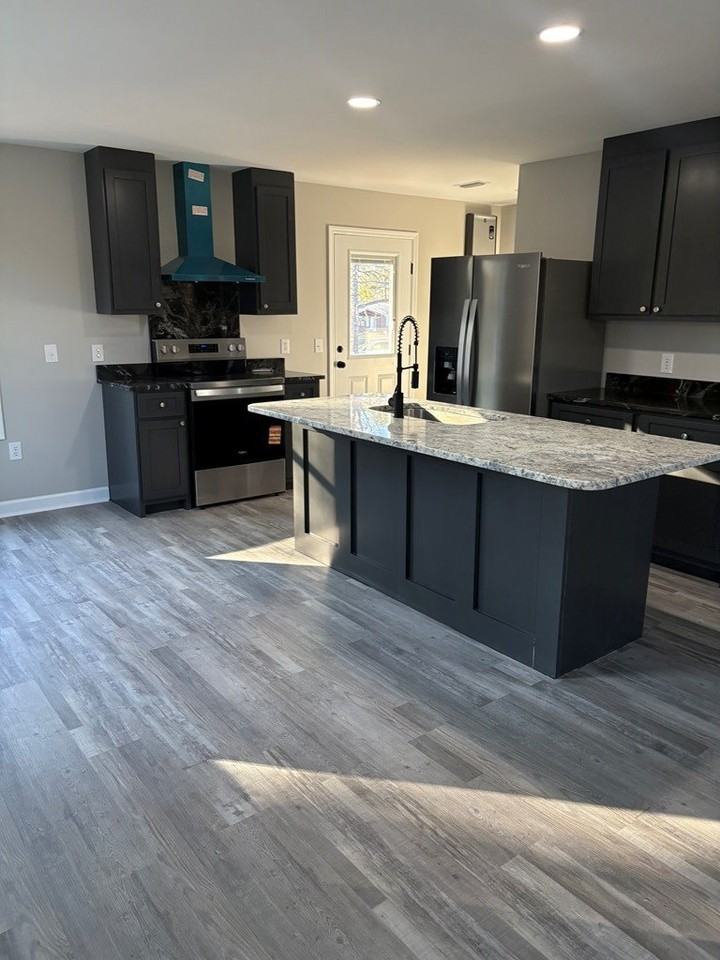 533 Lawrence St - Photo 5 of 13