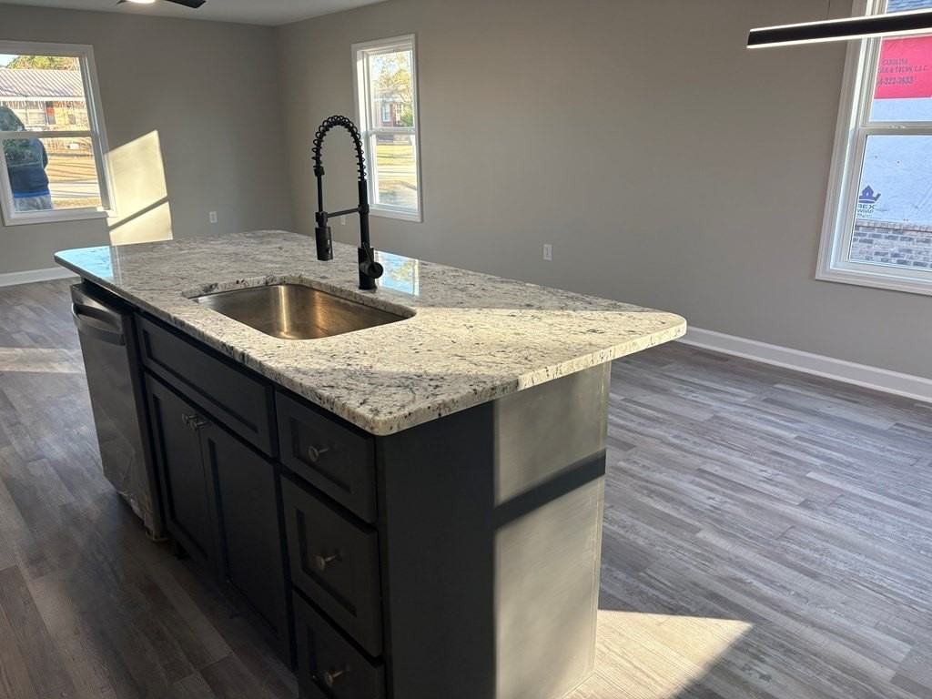 533 Lawrence St - Photo 6 of 13