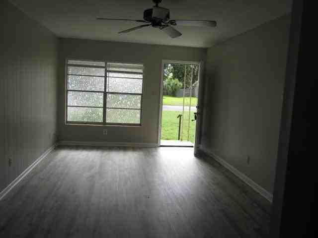 712 Newport Dr - Photo 6 of 31