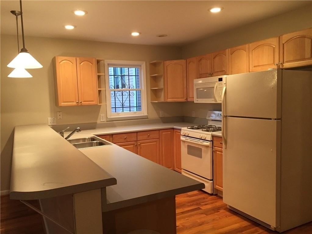 685 Garibaldi St Sw - Photo 5 of 9