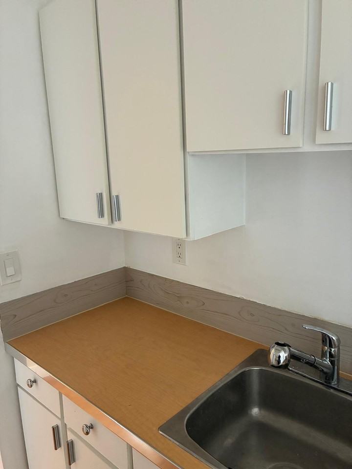 1250 Blackwood Street ##302 - Photo 6 of 7